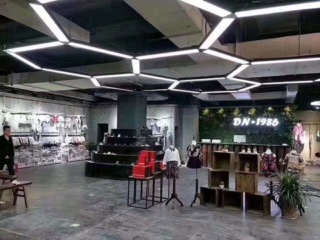 大邑商场内服装店灯具案例